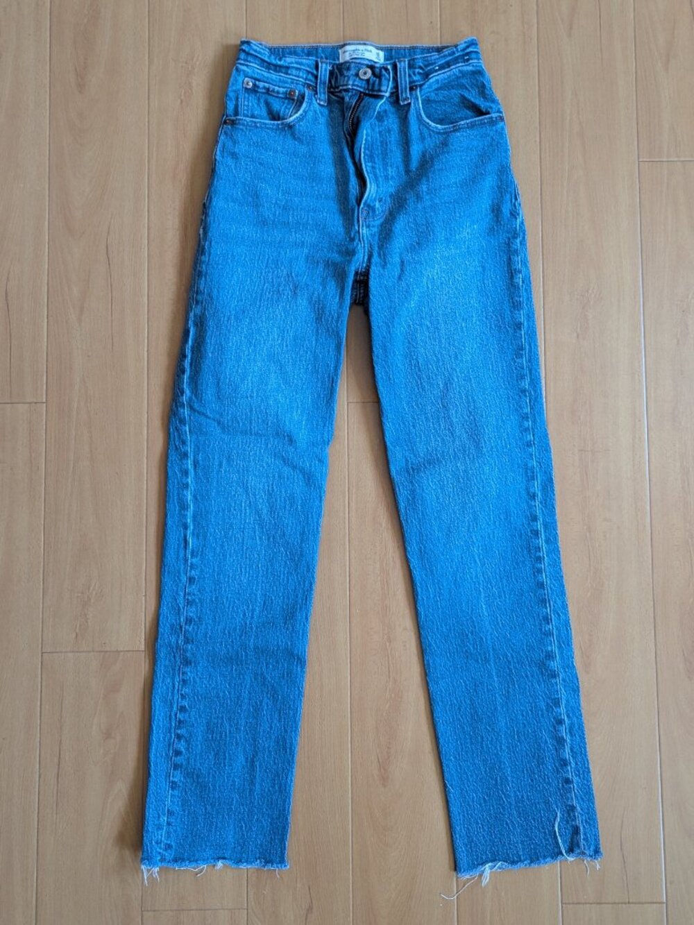 Ultra High Rise 90s Straight Jean (Abercrombie & Fitch, Size 2, Blue)